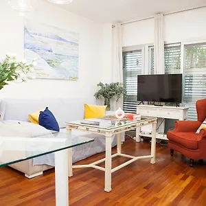 Charming With Pool And Garage Appartement